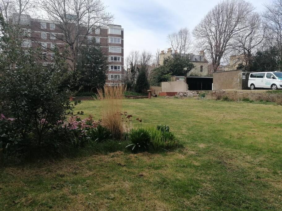 4 Quiet Compact Studio With Garden View - Best Location - Comfortable - Quiet Apartment Brighton Exterior photo