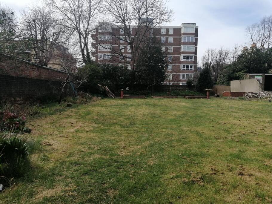 4 Quiet Compact Studio With Garden View - Best Location - Comfortable - Quiet Apartment Brighton Exterior photo