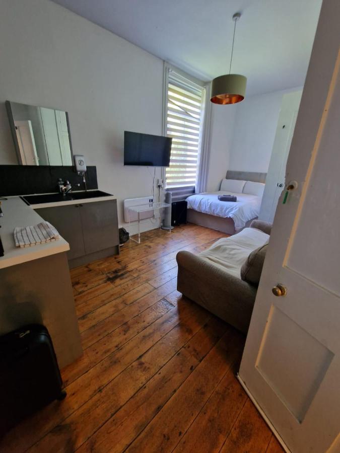 4 Quiet Compact Studio With Garden View - Best Location - Comfortable - Quiet Apartment Brighton Exterior photo